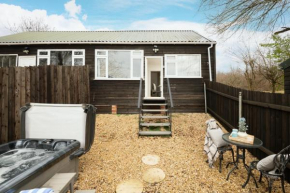 Dreamwood - Woodland Cottage with Private Hot Tub